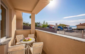 2 Bedroom Beautiful Apartment In Dramalj